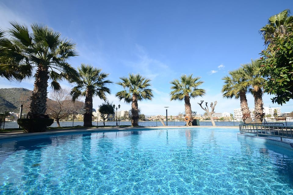 Mountain view, Swimming pool, sunbed
