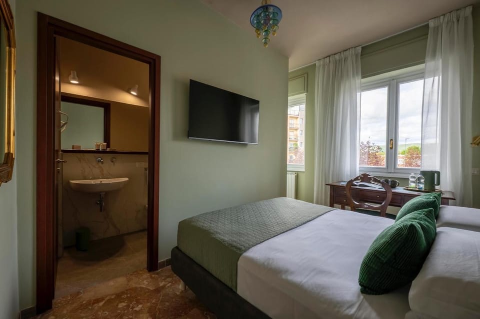 Bed, Bathroom, Photo of the whole room, Bedroom
