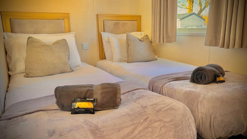 Family-Friendly - Marton Mere - 3BR Lodge -Parking House in Blackpool