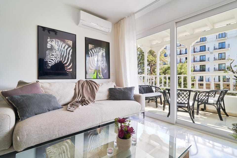 Day, View (from property/room), Balcony/Terrace, Living room