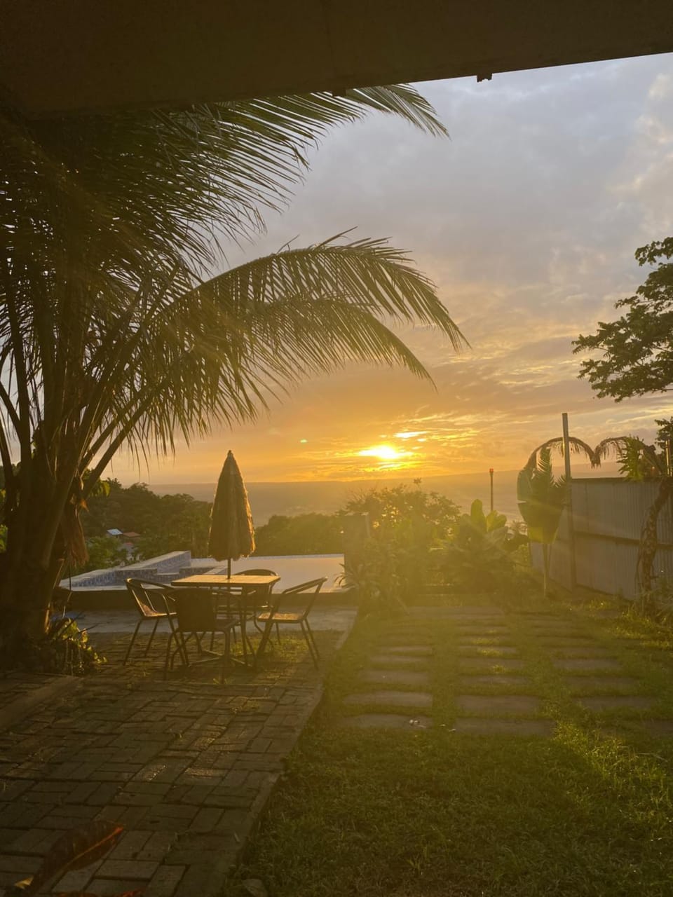 3bedroom Lakeview Casa Apartment hotel in Calabarzon