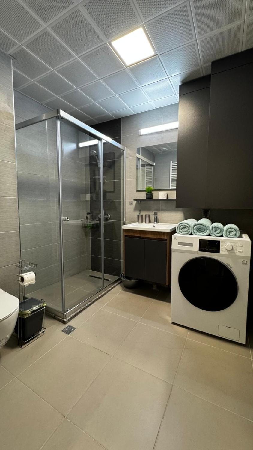 Shower, Bathroom, towels, washing machine, dryer