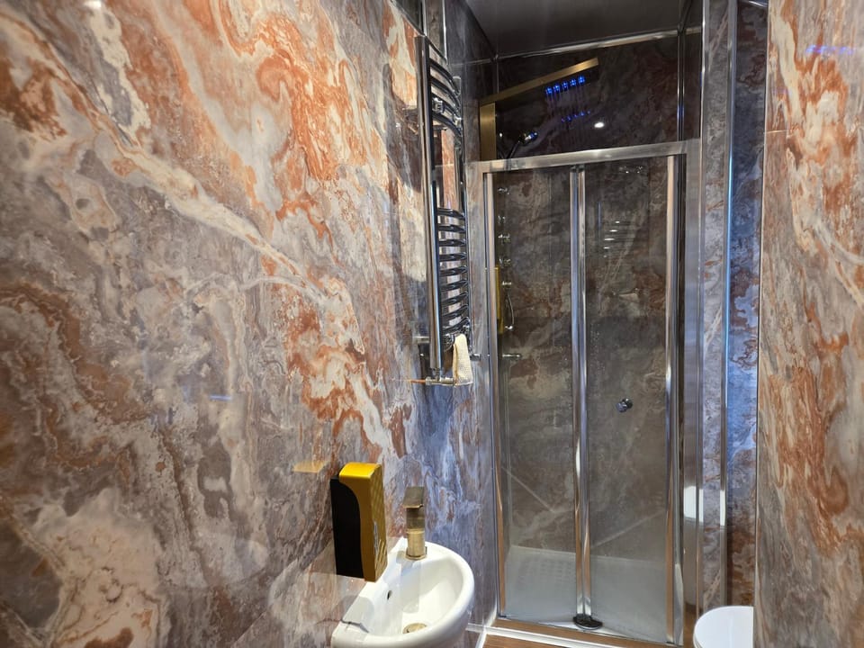 Double Room En-suite Parking14 near Edinburgh Airport 8 Mi Vacation rental in Scotland