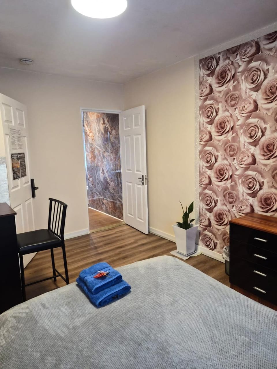 Double Room En-suite Parking14 near Edinburgh Airport 8 Mi Vacation rental in Scotland
