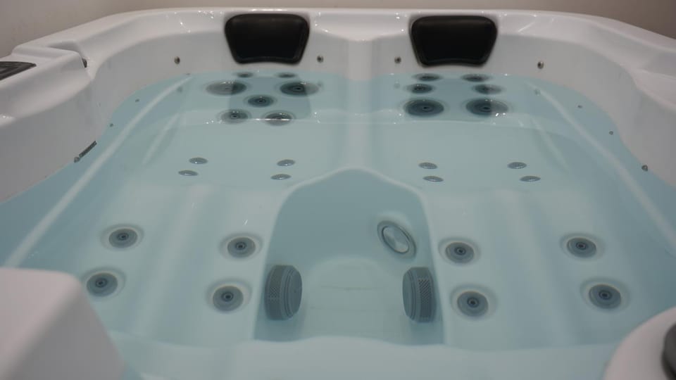 Hot Tub, Hot Tub, TV and multimedia, Spa and wellness centre/facilities, Bath, air conditioner