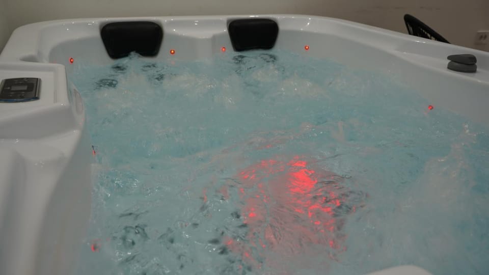 Hot Tub, TV and multimedia, Spa and wellness centre/facilities, Spa and wellness centre/facilities, Bath, air conditioner