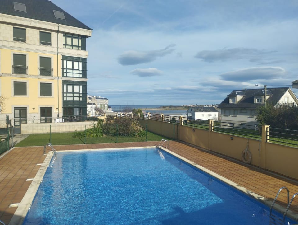 Swimming pool, Swimming pool