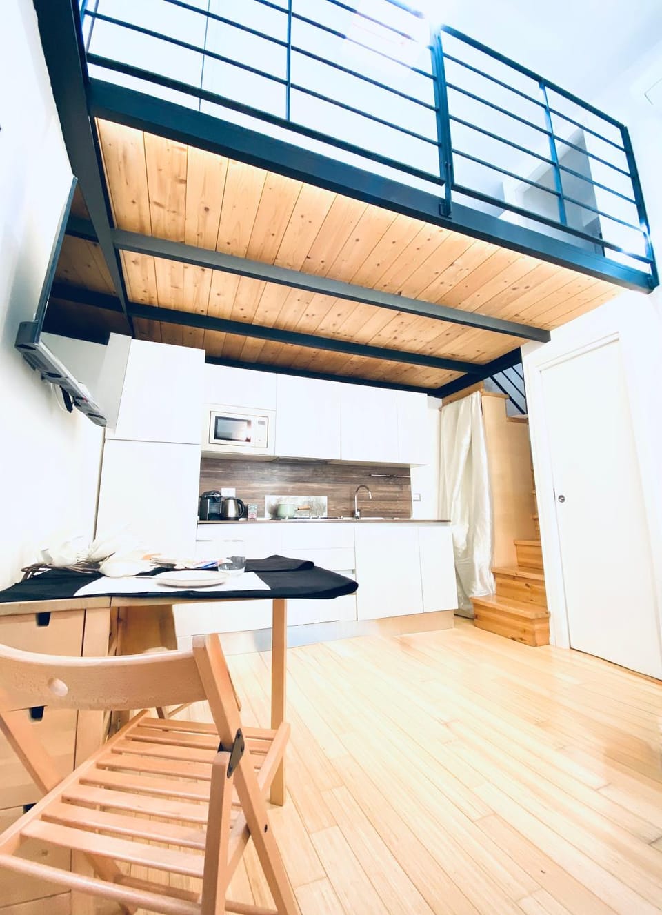 TV and multimedia, Kitchen or kitchenette, Dining area, microwave, stove, washing machine