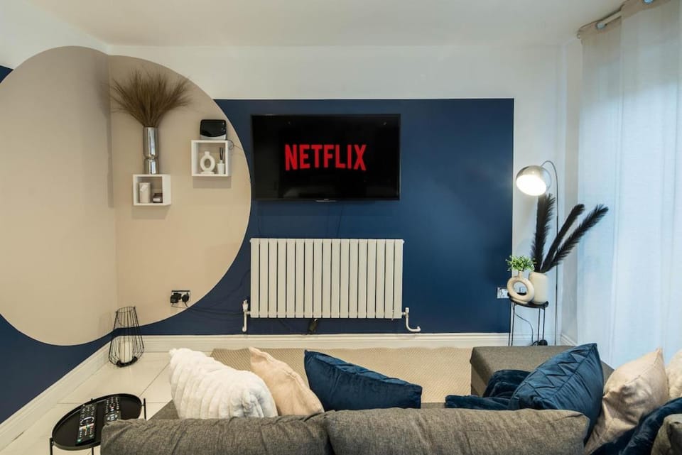 TV and multimedia, Living room, Seating area, internet