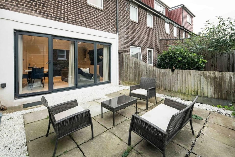 Patio, Garden, View (from property/room), Balcony/Terrace, Seating area, Garden view