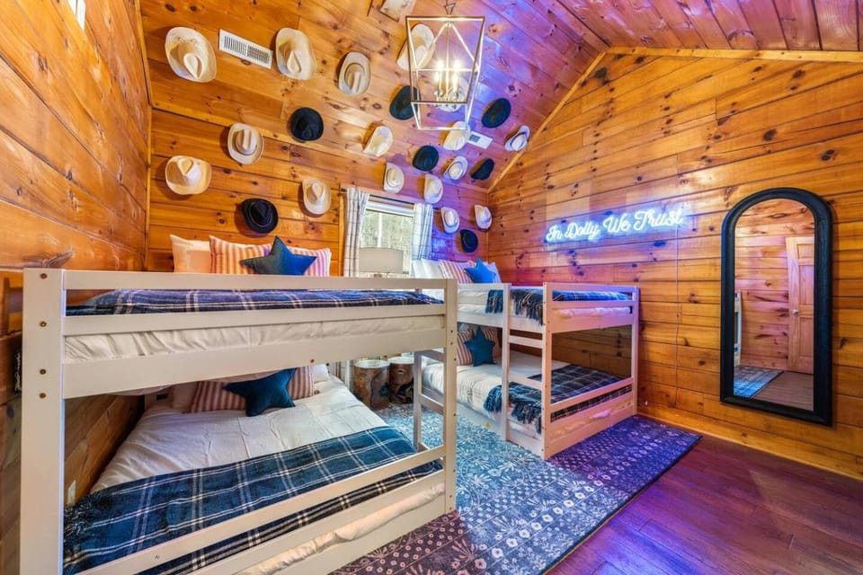 Bed, Photo of the whole room, Bedroom, bunk bed