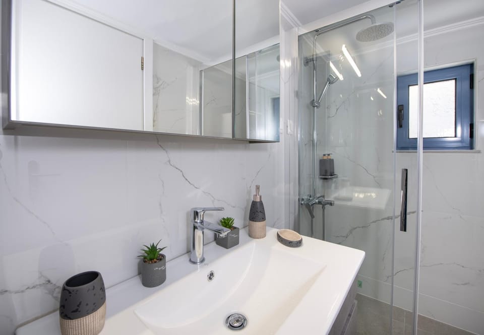 Shower, Bathroom, towels