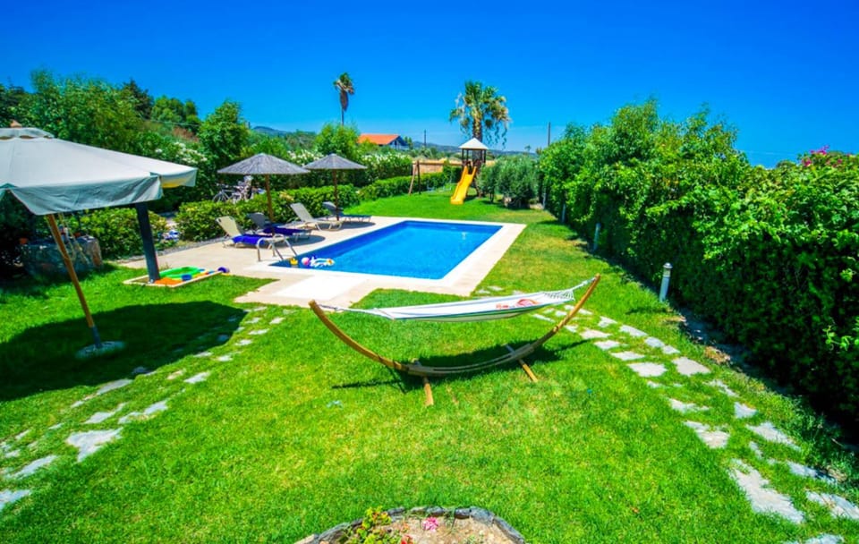 Garden, Swimming pool, Swimming pool