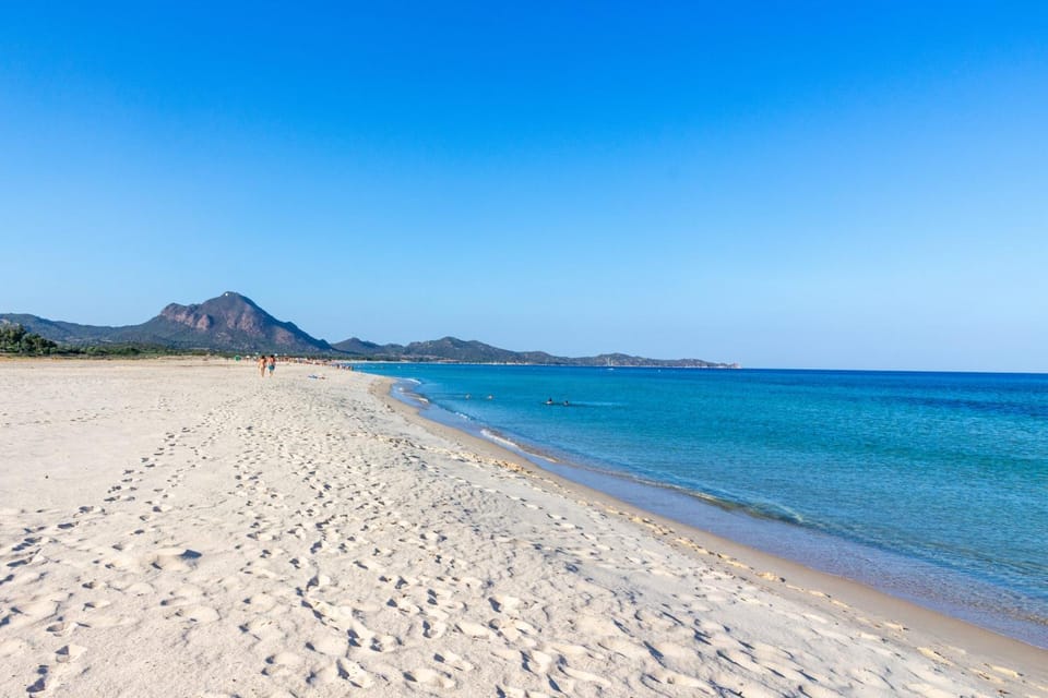 Costa Rei Panoramic Terrace- Free Parking- BBQ-Netflix House in Costa Rei