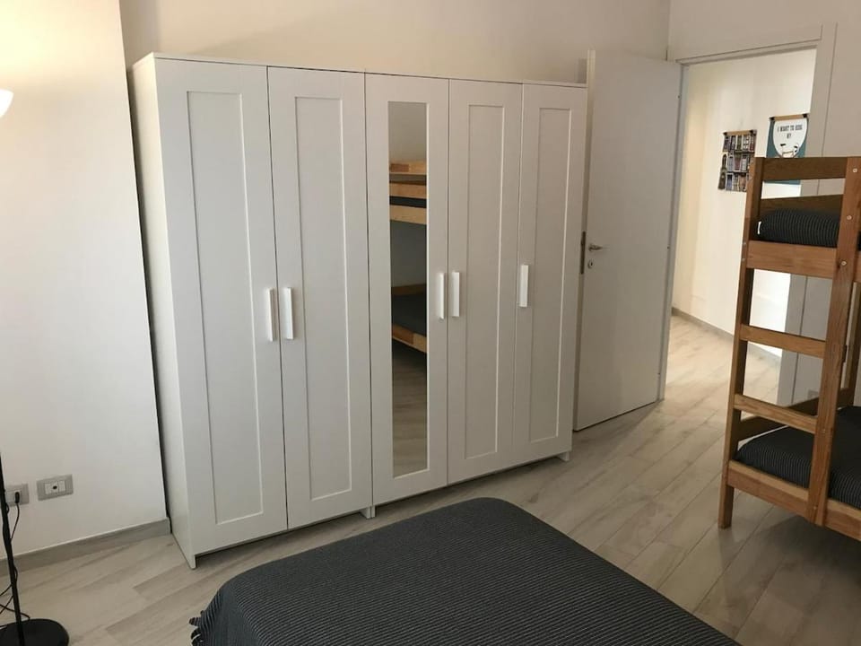 Bedroom, wardrobe