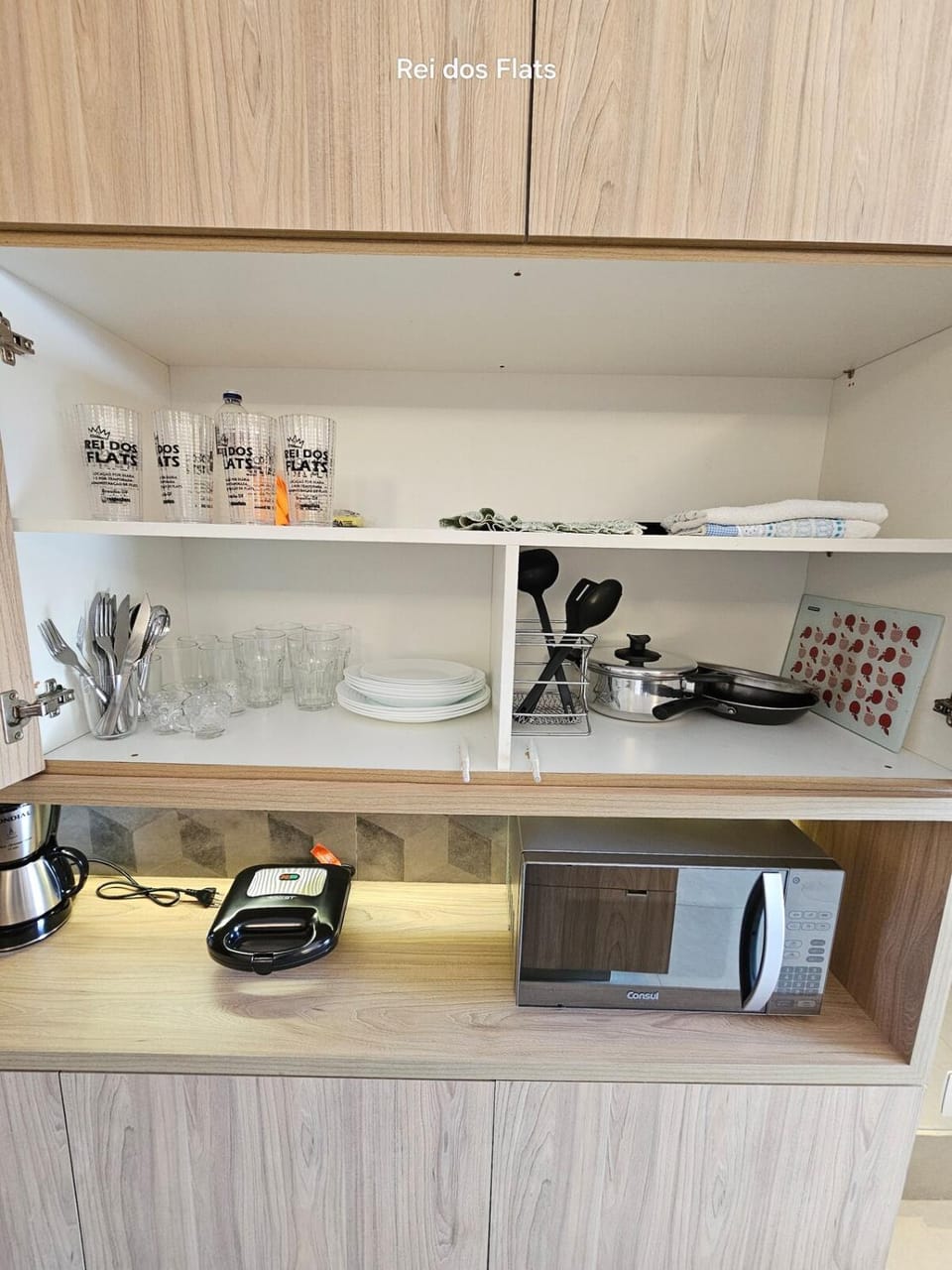 Kitchen or kitchenette, minibar, toaster