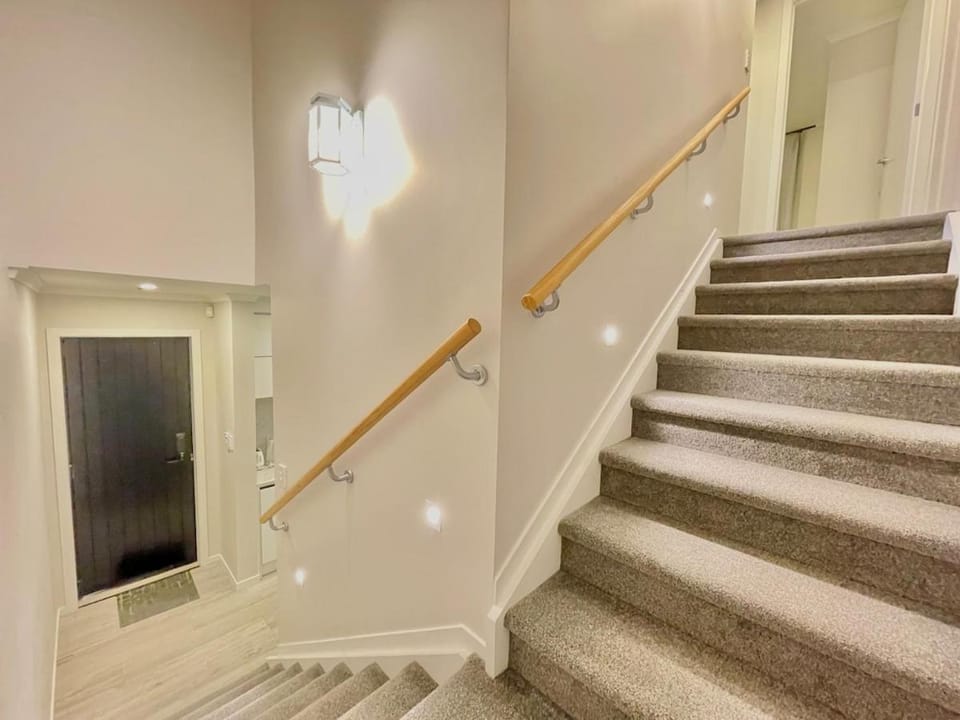 Lifestyle with Tennis Court Apartment in Hamilton