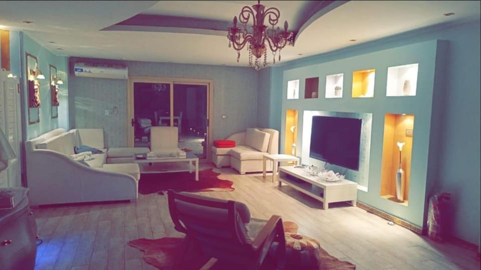 The Smallville Pyramids Apartment in Egypt