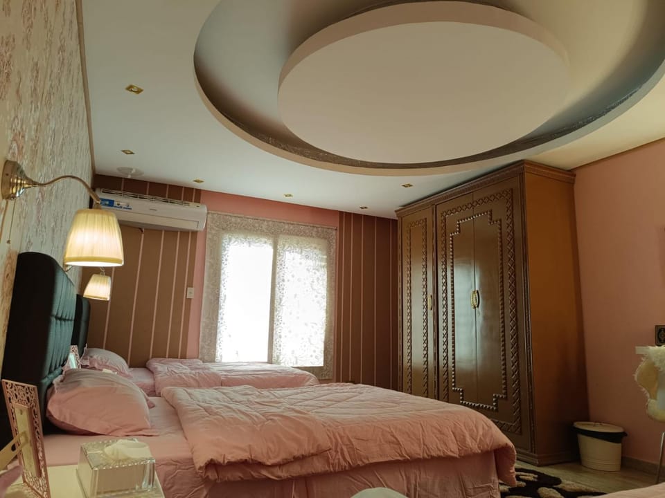 The Smallville Pyramids Apartment in Egypt