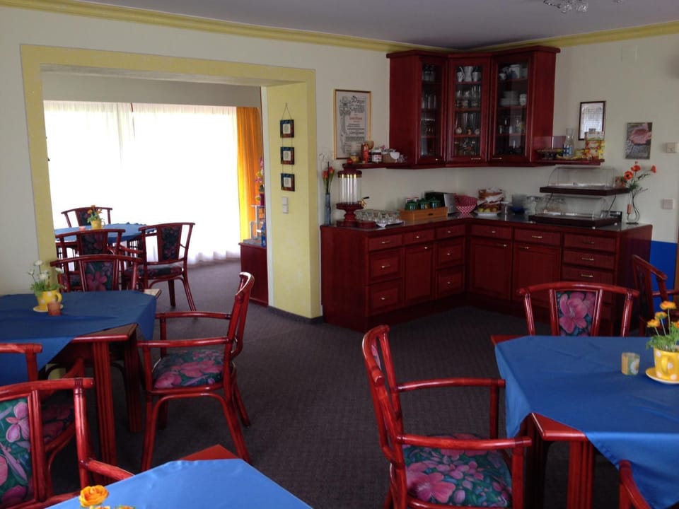 Restaurant/places to eat, Day