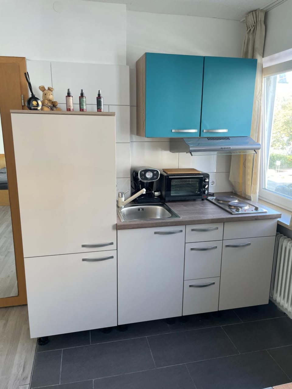 Kitchen or kitchenette, oven, stove