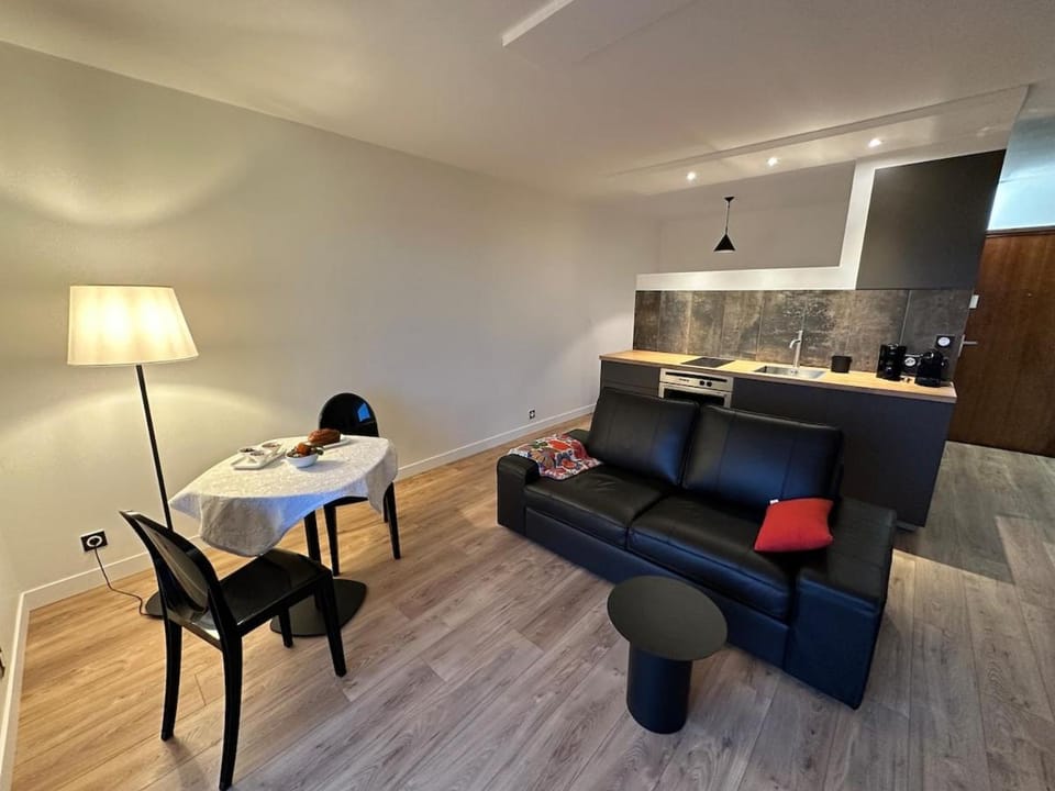 Kitchen or kitchenette, Living room, Dining area
