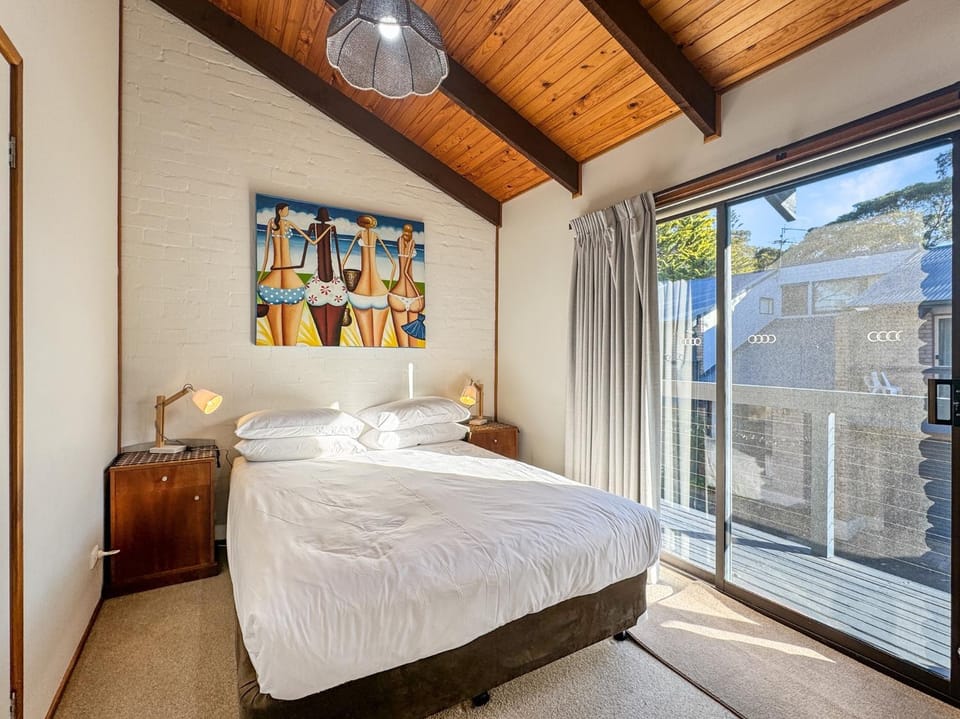 'Broulee Break' -2-Bed Beach House with Games Room House in Broulee