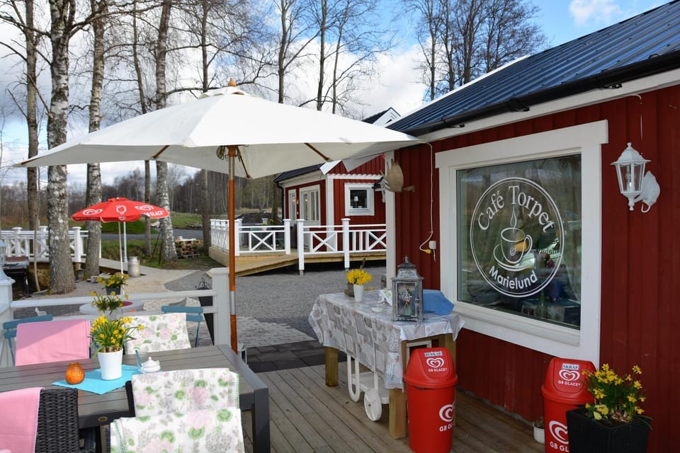 Café Torpet B&B Bed and Breakfast in Västra Götaland County