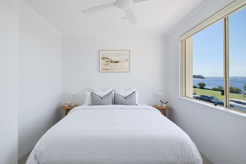 Bed, Bedroom, Sea view