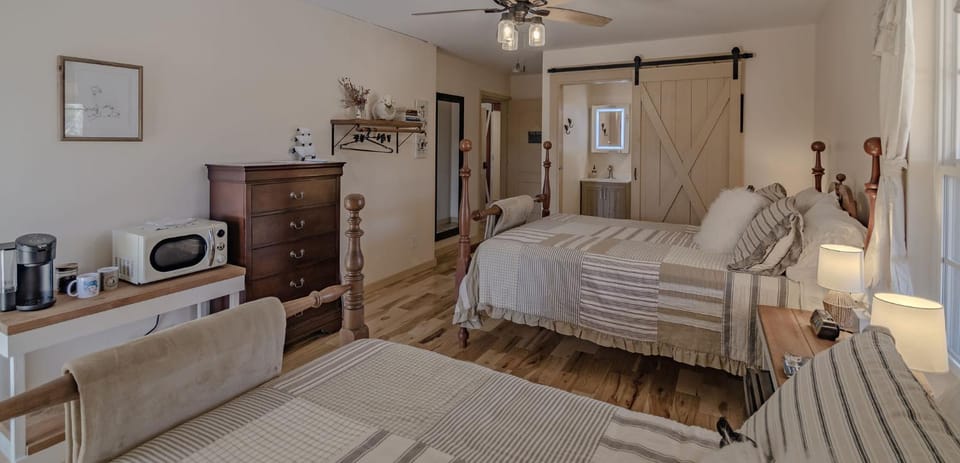 The Inn at Beulah Farm - The Pen Bed and Breakfast in Lake Cumberland