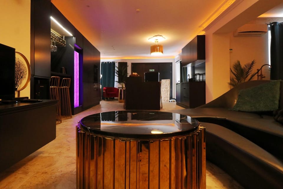 Communal lounge/ TV room, TV and multimedia, Living room, Seating area