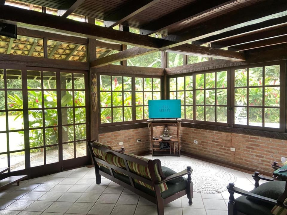Casa com Piscina e com rio cristalino em Boiçucanga House in São Sebastião