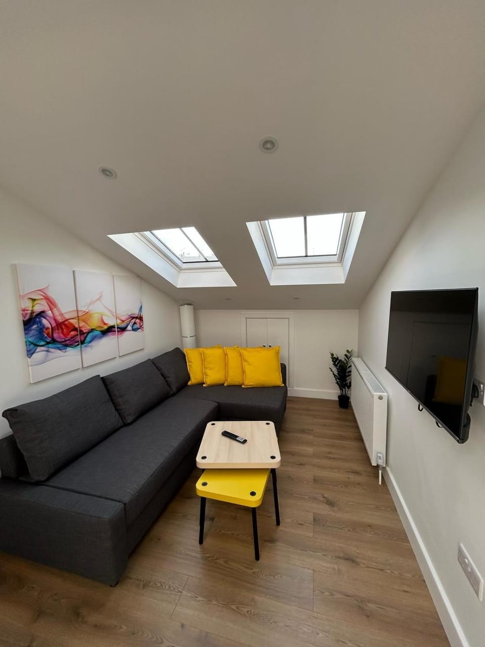 Communal lounge/ TV room, TV and multimedia, Living room, Seating area, Evening entertainment