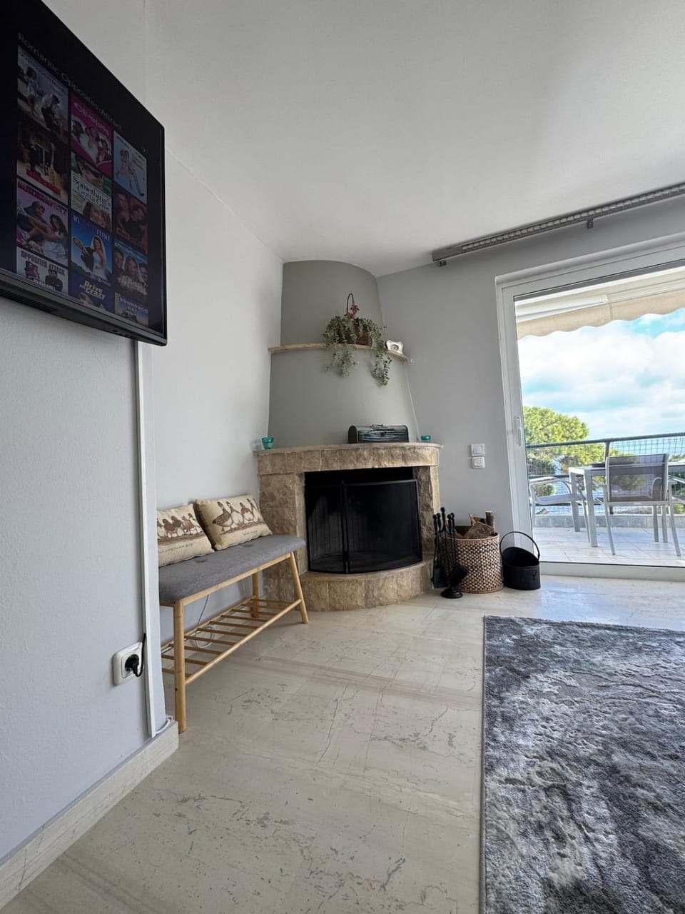 TV and multimedia, Living room, Seating area, fireplace