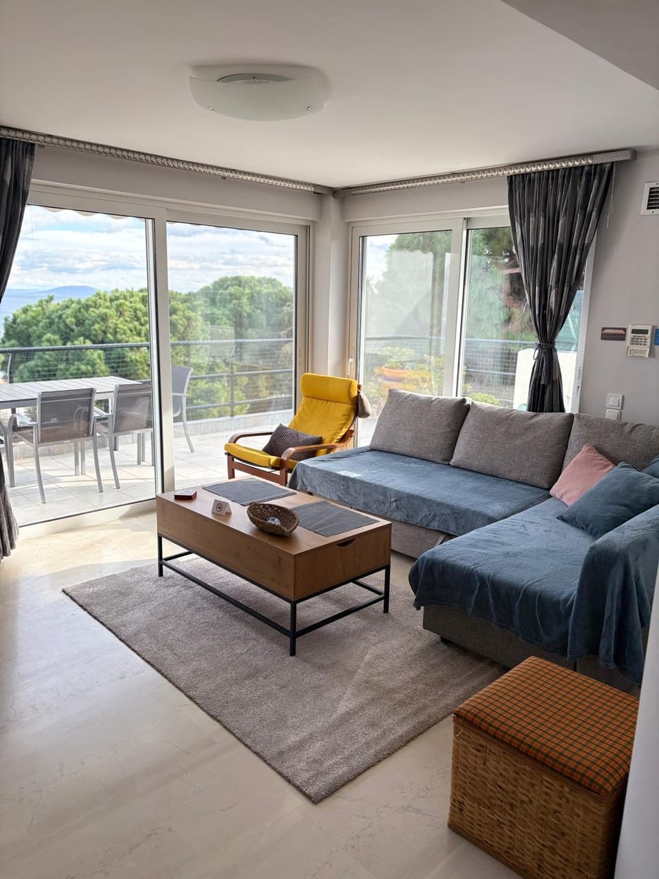 View (from property/room), Balcony/Terrace, Living room, Seating area
