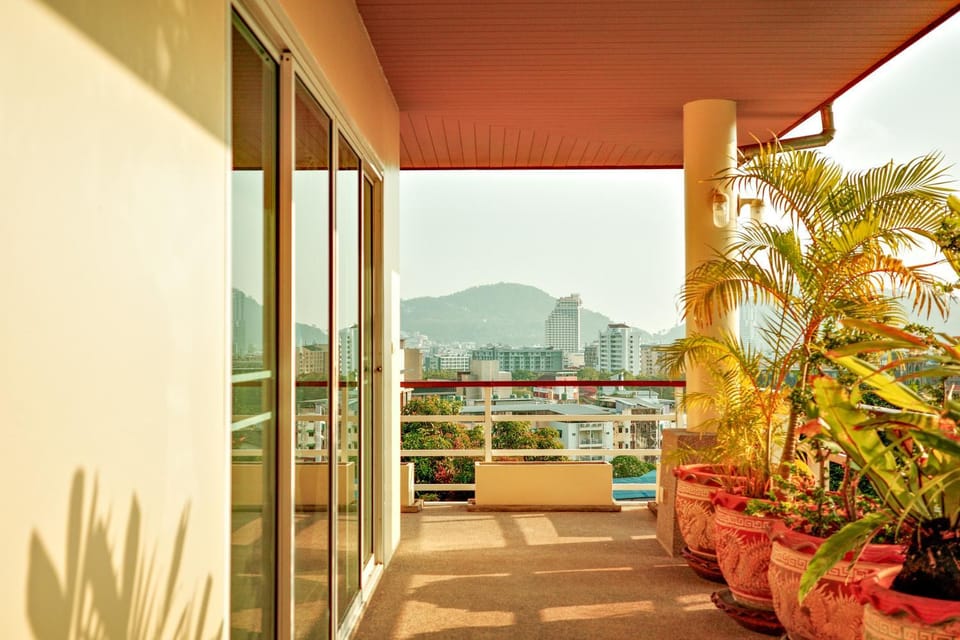 Balcony/Terrace, City view, City view, Mountain view