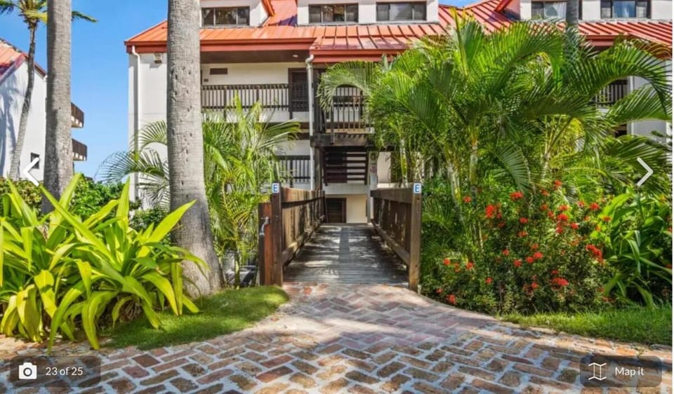 Sapphire Beachfront Condo Apartment in Caribbean