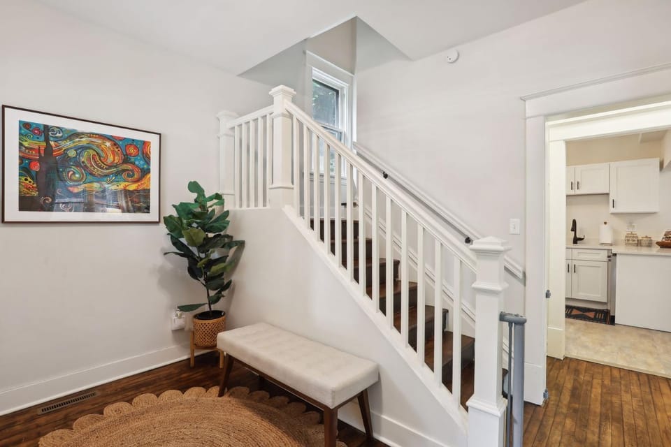 Urban Oasis by 5 Mins to Eat St, Downtown, & Convention Center House in Minneapolis