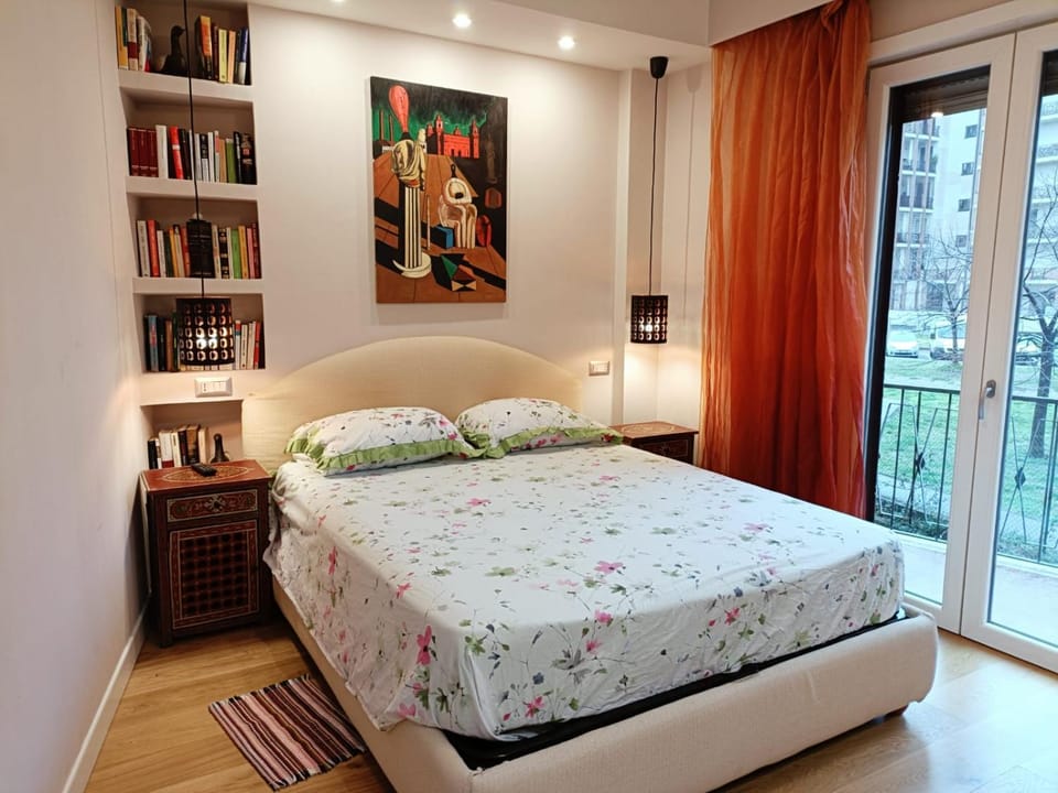 Bed, Library, Photo of the whole room, Bedroom