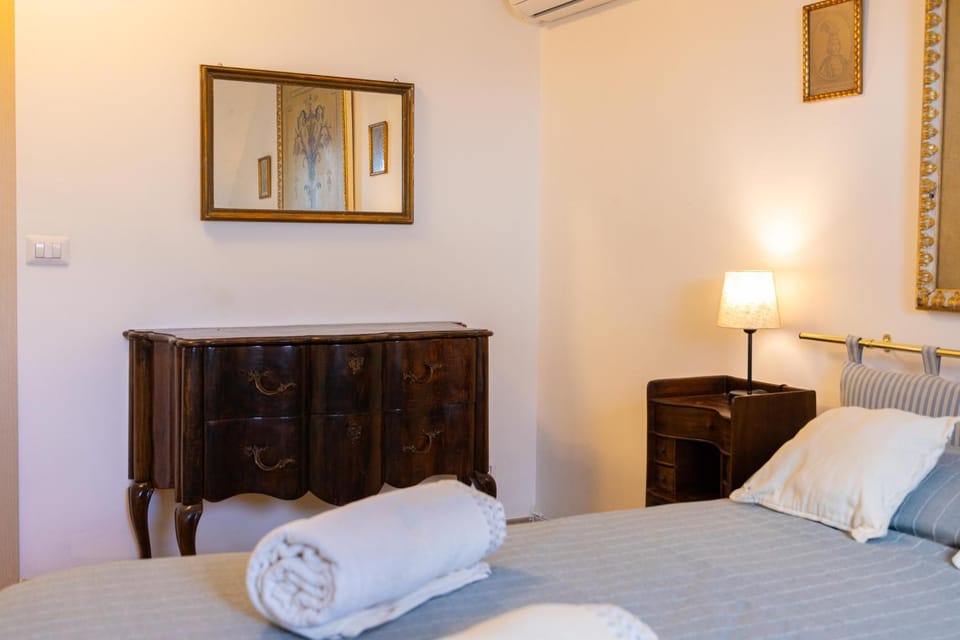 Bed, Photo of the whole room, Bedroom, internet, air conditioner