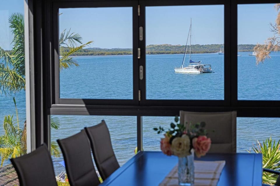 Spacious 4BR Riverfront Getaway in Taren Point House in Sydney