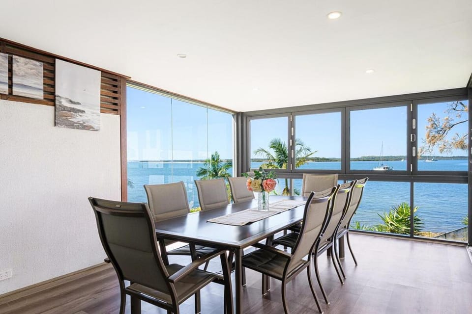Spacious 4BR Riverfront Getaway in Taren Point House in Sydney