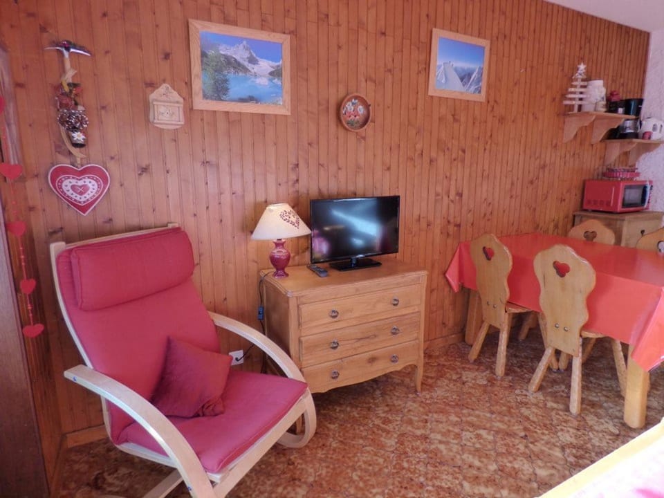 Studio Montagne, Balcon Sud, 4 Pers, Le Grand-Bornand - FR-1-458-215 Apartment in Le Grand-Bornand