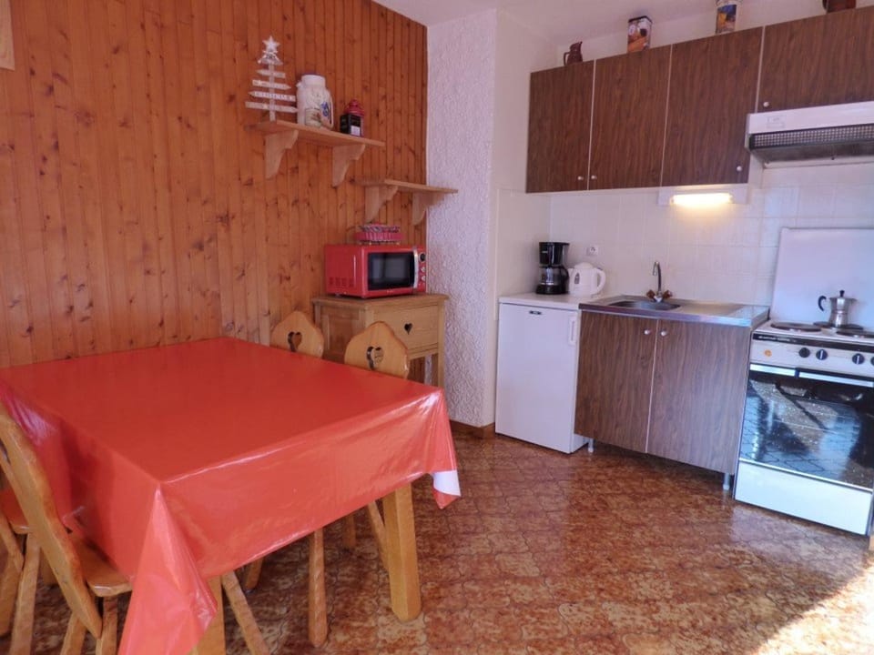 Studio Montagne, Balcon Sud, 4 Pers, Le Grand-Bornand - FR-1-458-215 Apartment in Le Grand-Bornand