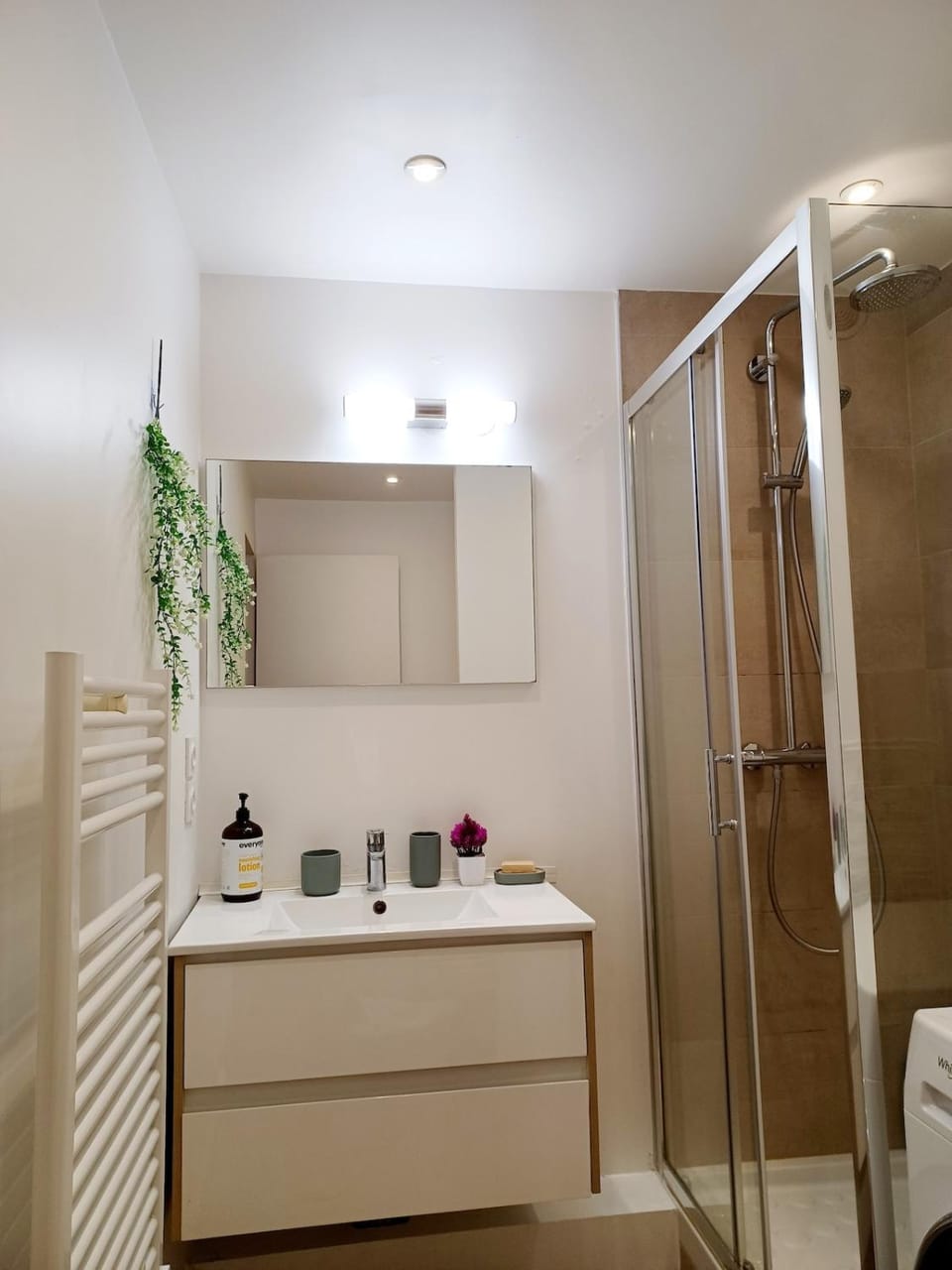 Shower, Bathroom, towels