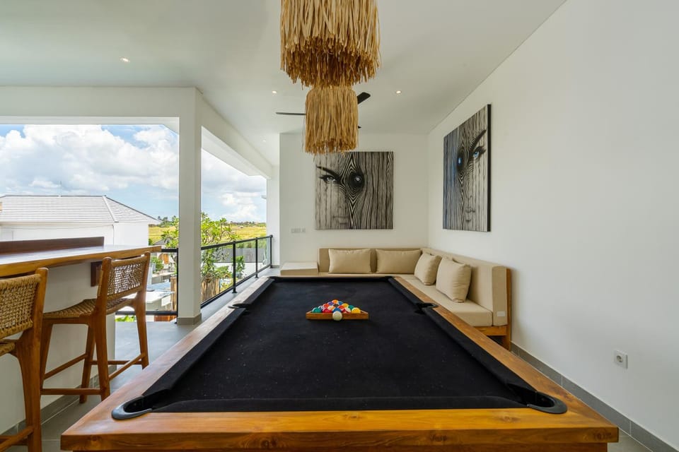 Bed, Billiard, Balcony/Terrace