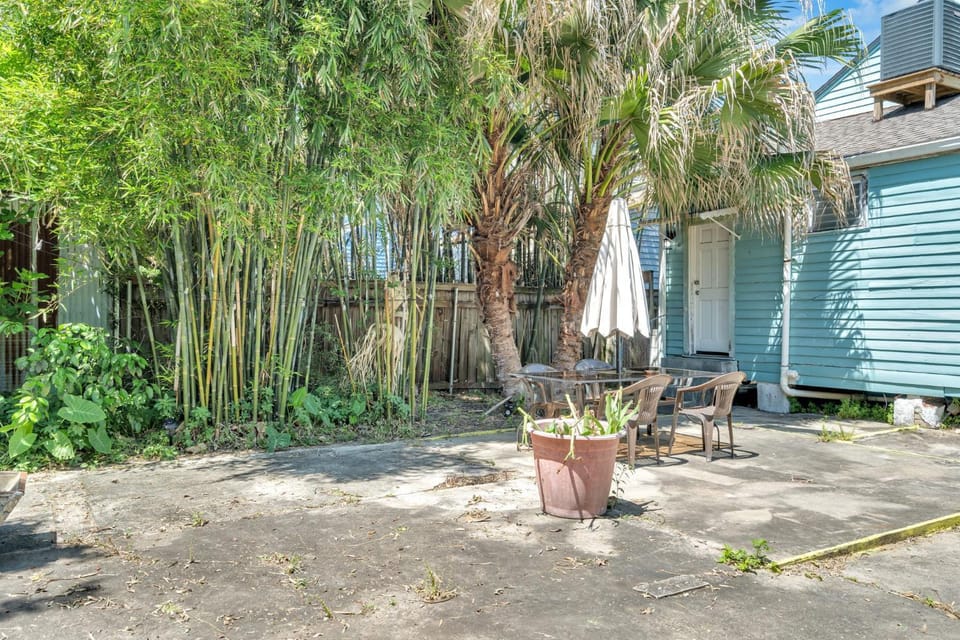 Property building, Garden, Garden view