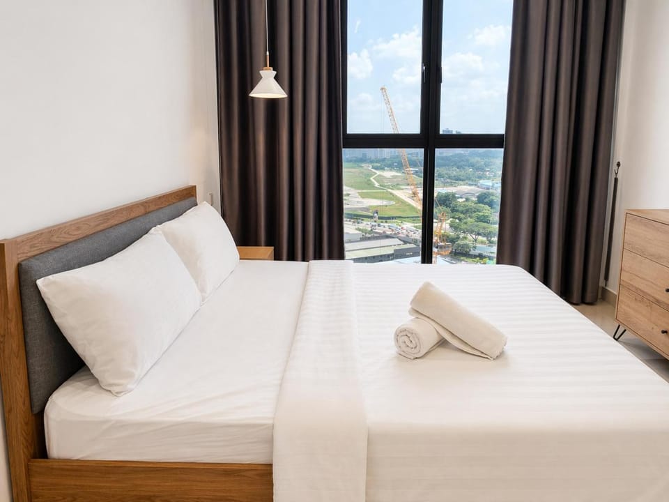 Bed, Photo of the whole room, Bedroom, towels