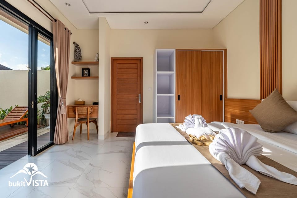 Bed, Photo of the whole room, Seating area, Bedroom, sunbed