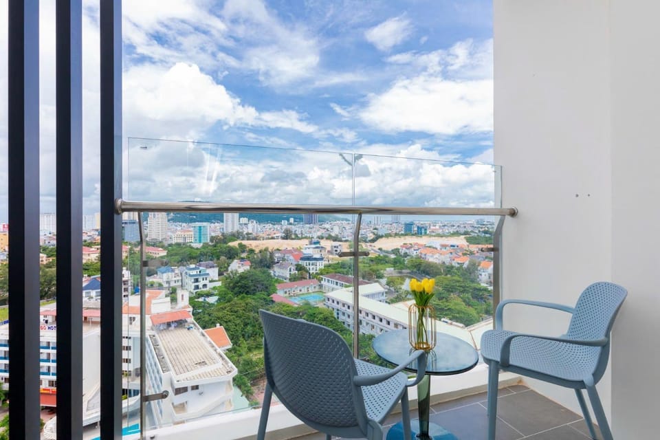 View (from property/room), Living room, Seating area
